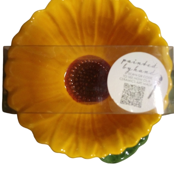 Vibrant Yellow and Green Floral Decor Accents - Picture 7 of 11